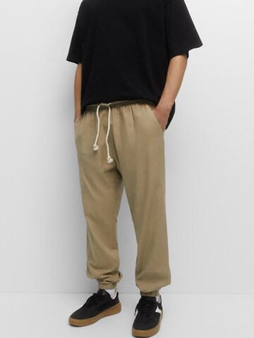 Pull&Bear Tapered Broek in Beige: voorkant