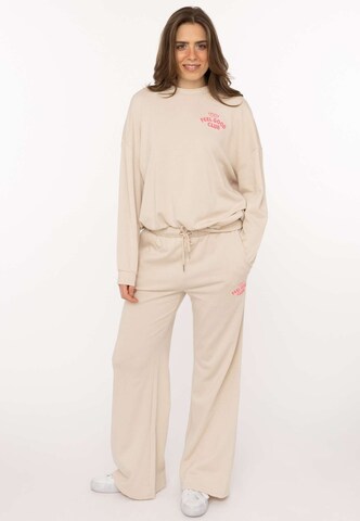 Sweat-shirt 'FEEL GOOD CLUB' Zwillingsherz en beige