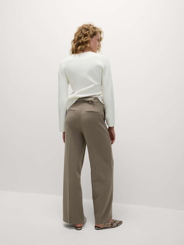 Wide leg Pantaloni con piega frontale di Marks & Spencer in marrone