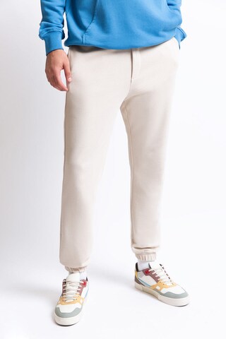 UNIQVIBE Tapered Sports trousers in Beige: front