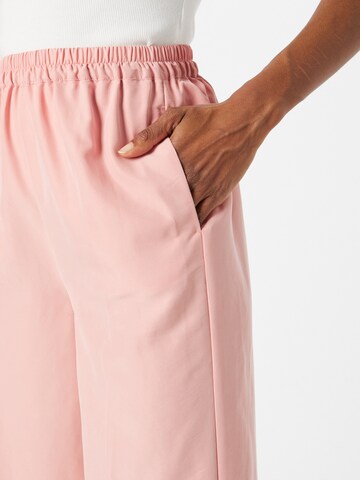 Sisley - Pierna ancha Pantalón de pinzas en rosa