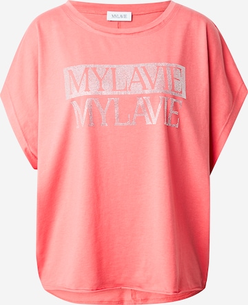 MYLAVIE by Sarah Harrison Футболка в Красный: спереди