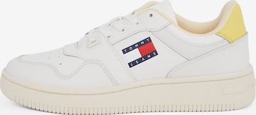 Baskets basses 'RETRO BASKET ESS MEG 3A3' Tommy Jeans en blanc : devant