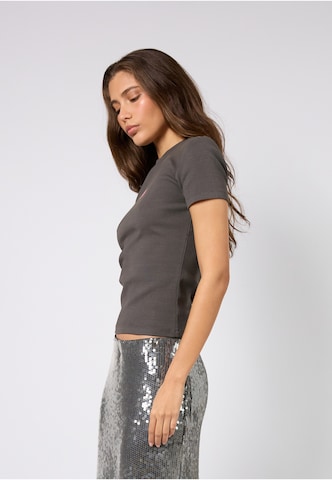 Maglietta 'Love Season' di OH APRIL in grigio