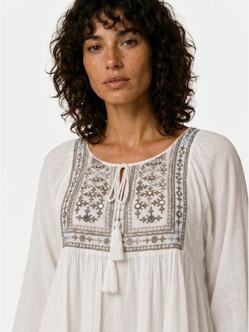 Miss June Blouse 'Rappsodia' in Beige: front