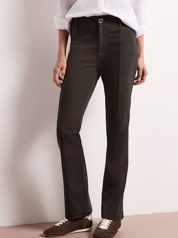 STREET ONE Bootcut Nohavice - Hnedá: predná strana