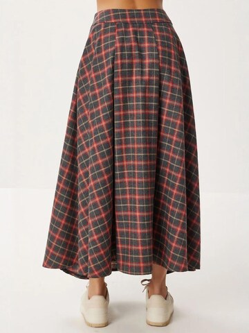 Happiness İstanbul - Saia em vermelho