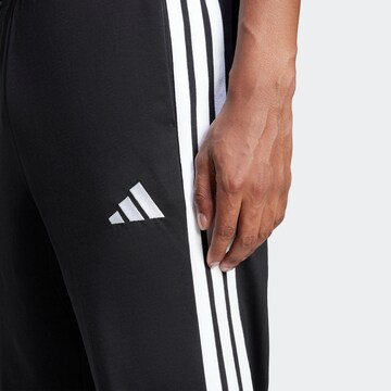 regular Pantaloni sportivi di ADIDAS SPORTSWEAR in nero