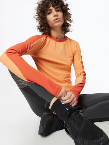 NIKE - Camiseta funcional 'Air' en naranja