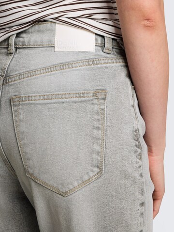 TOM TAILOR DENIM Tapered Jeans in Grau