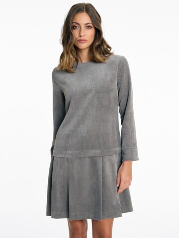 Robe 'Adika' Ana Alcazar en gris : devant