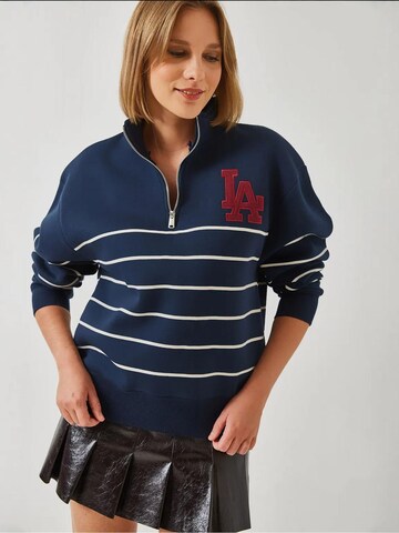 Bianco Lucci Sweatshirt in Blau