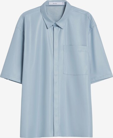 Fit confort Chemise Bershka en bleu : devant