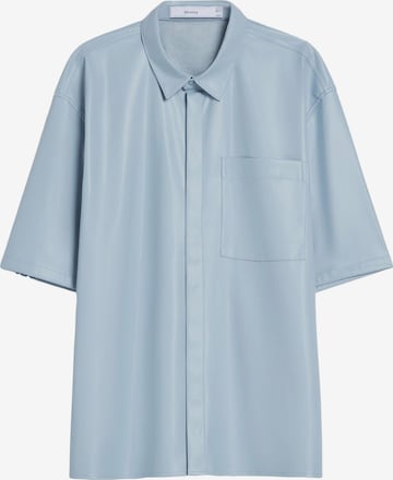 Bershka Comfort fit Button Up Shirt in Blue: front