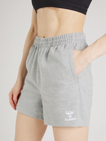 Hummel Regular Sportshorts 'GO 2.0' in Grau