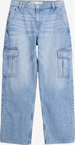 Bershka Loose fit Cargo Jeans in Blue: front