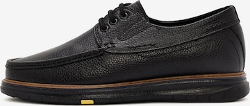 Scarpa stringata di Derimod in nero: frontale