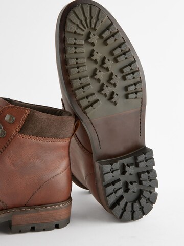 Next - Botas con cordones en marrón