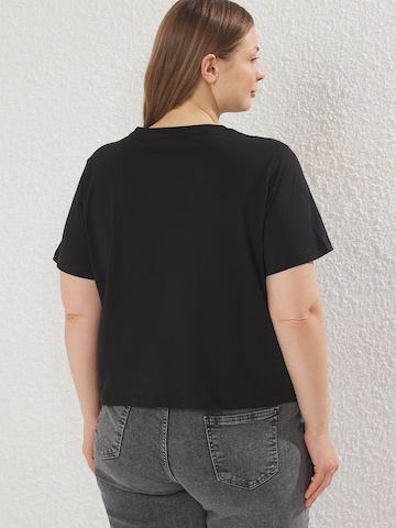 melns Trendyol Curve T-Krekls
