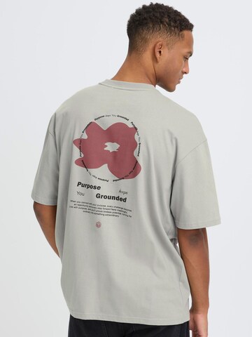 BLEND Rundhalsshirt ' BHKodey ' mit Backprint in Grau