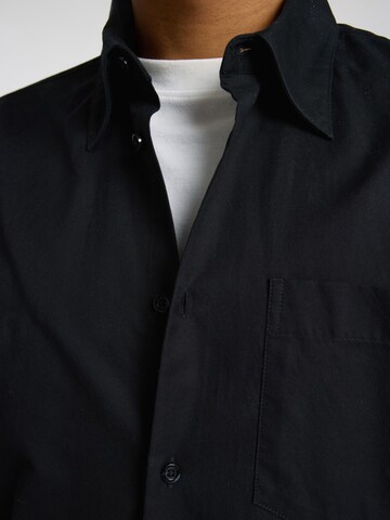 SELECTED HOMME Comfort fit Button Up Shirt in Black