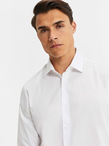 Coupe regular Chemise business WE Fashion en blanc