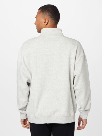 WEEKDAY Sweatshirt in Grau