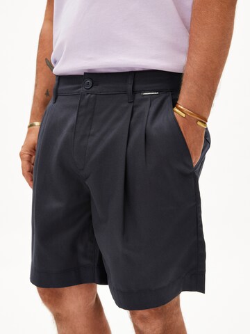ARMEDANGELS Loosefit Broek 'AAUGUST' in Blauw: voorkant