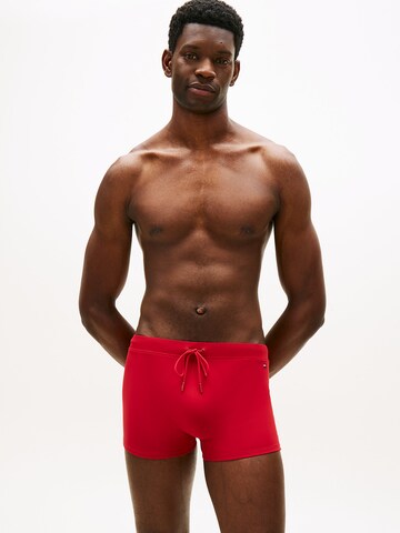 Shorts de bain 'Essential' TOMMY HILFIGER en rouge : devant