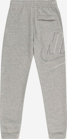 Nike Sportswear Tapered Housut värissä harmaa