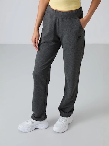 Tommy Life Regular Sports trousers in Grey