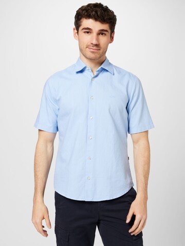 Coupe regular Chemise 'Rash' BOSS en bleu : devant