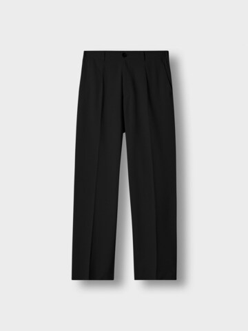 Burocs Regular Pleat-Front Pants in Black: front