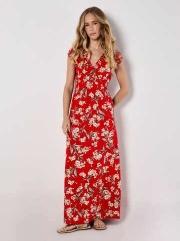 Apricot Kleid in Rot