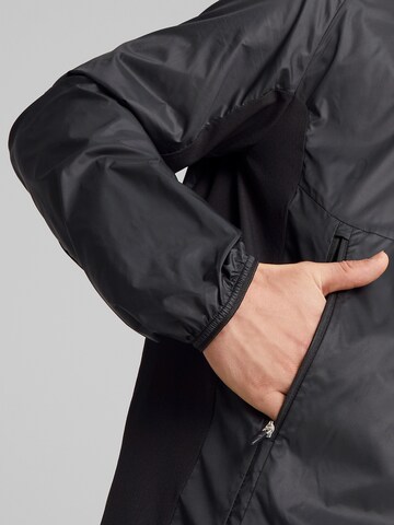 PUMA Jacke in Schwarz