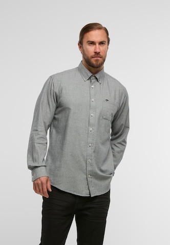 FYNCH-HATTON - Regular Fit Camisa 'Houndstooth' em verde: frente