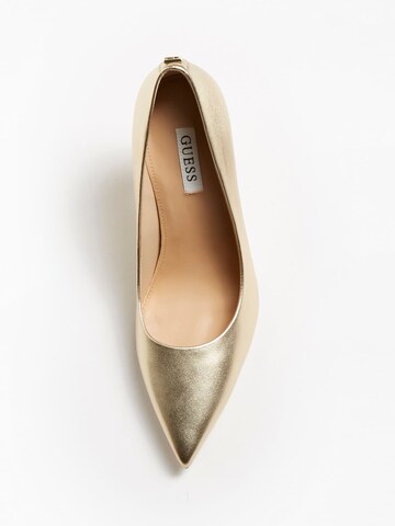GUESS Pumps in Gold