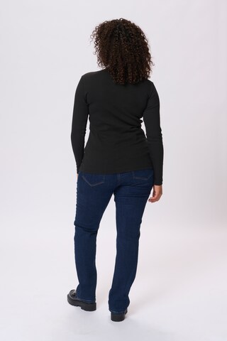 KAFFE CURVE - Camiseta 'KCBritt' en negro
