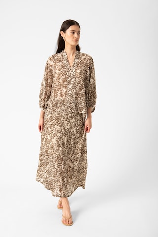 SOAKED IN LUXURY Bluse in Beige