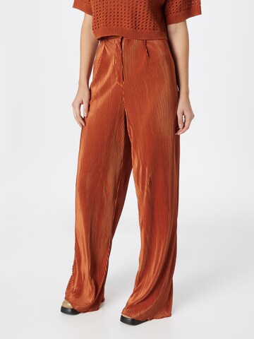 Nasty Gal - Pierna ancha Pantalón plisado en naranja: frente