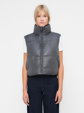 PIECES Vest 'PCJIMMA' in Grey: front