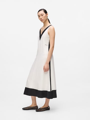 balts Karl Lagerfeld Kleita