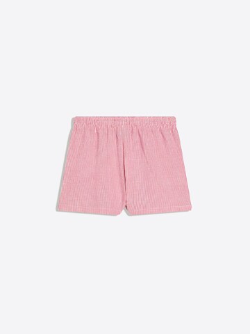 Bershka Regular Shorts in Rot