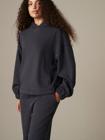 Next Sweatshirt i grå