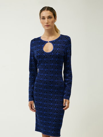Abito in maglia di Influencer in blu: frontale