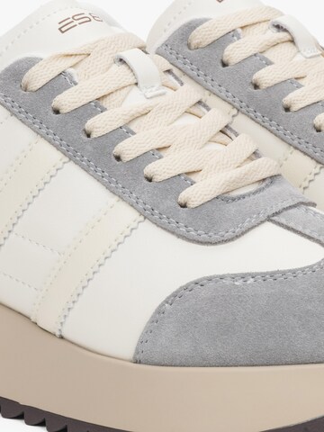 ES8 Sneakers '7706-01' in Beige