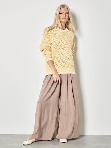 Apricot Trui ' ' in Geel