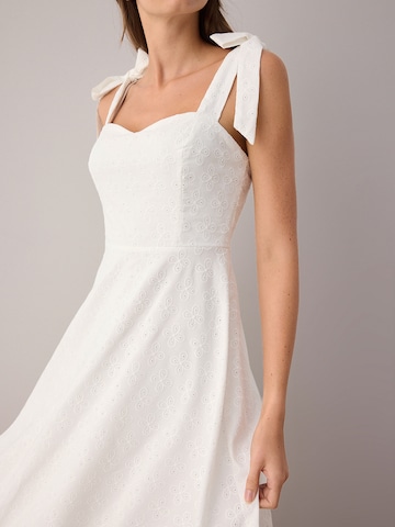 Trendyol Kleid in Weiß