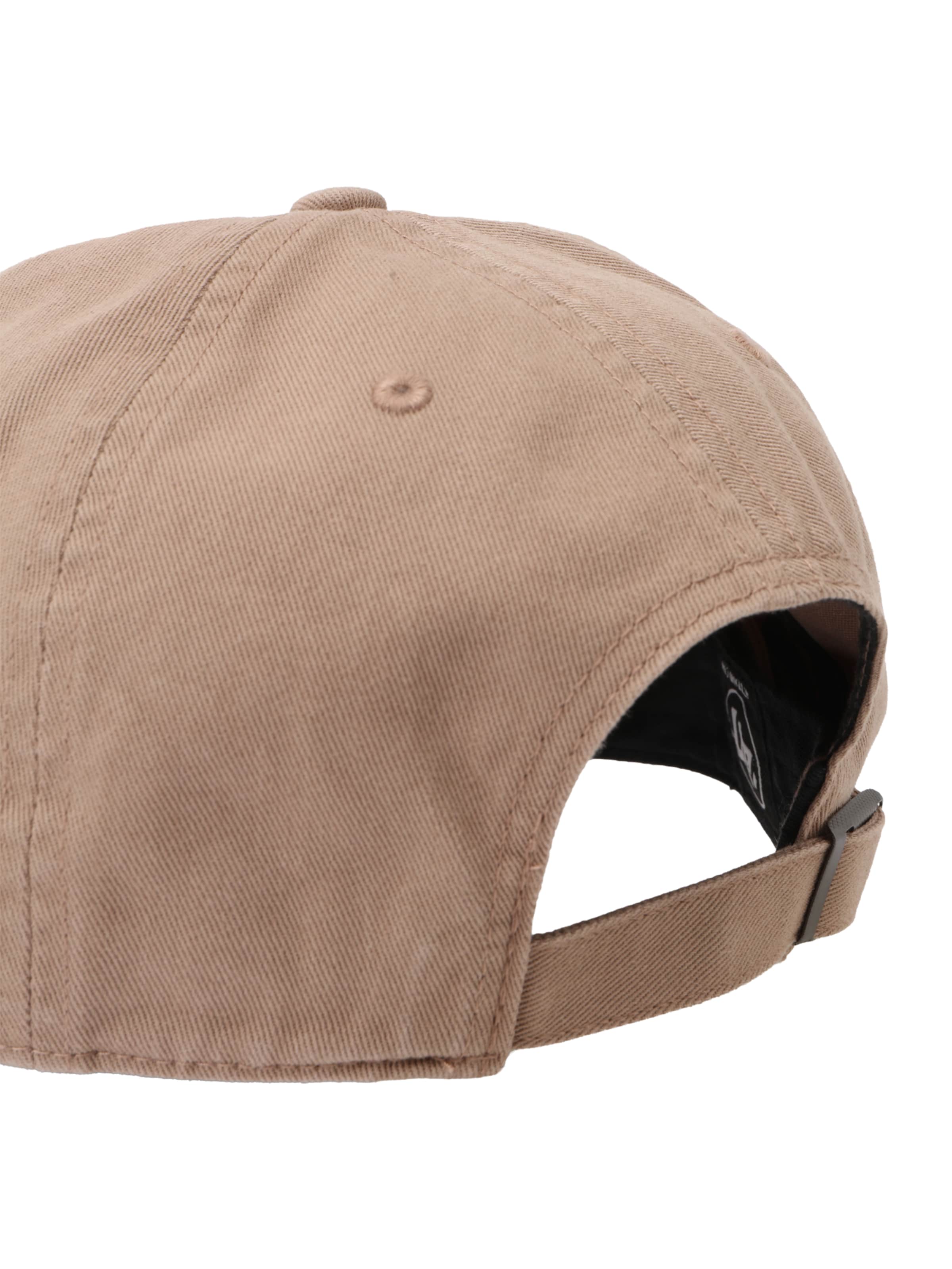 47 Lippalakki 'NEYYAN' värissä ruskea