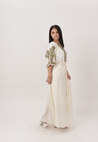 Elara Jurk in Beige